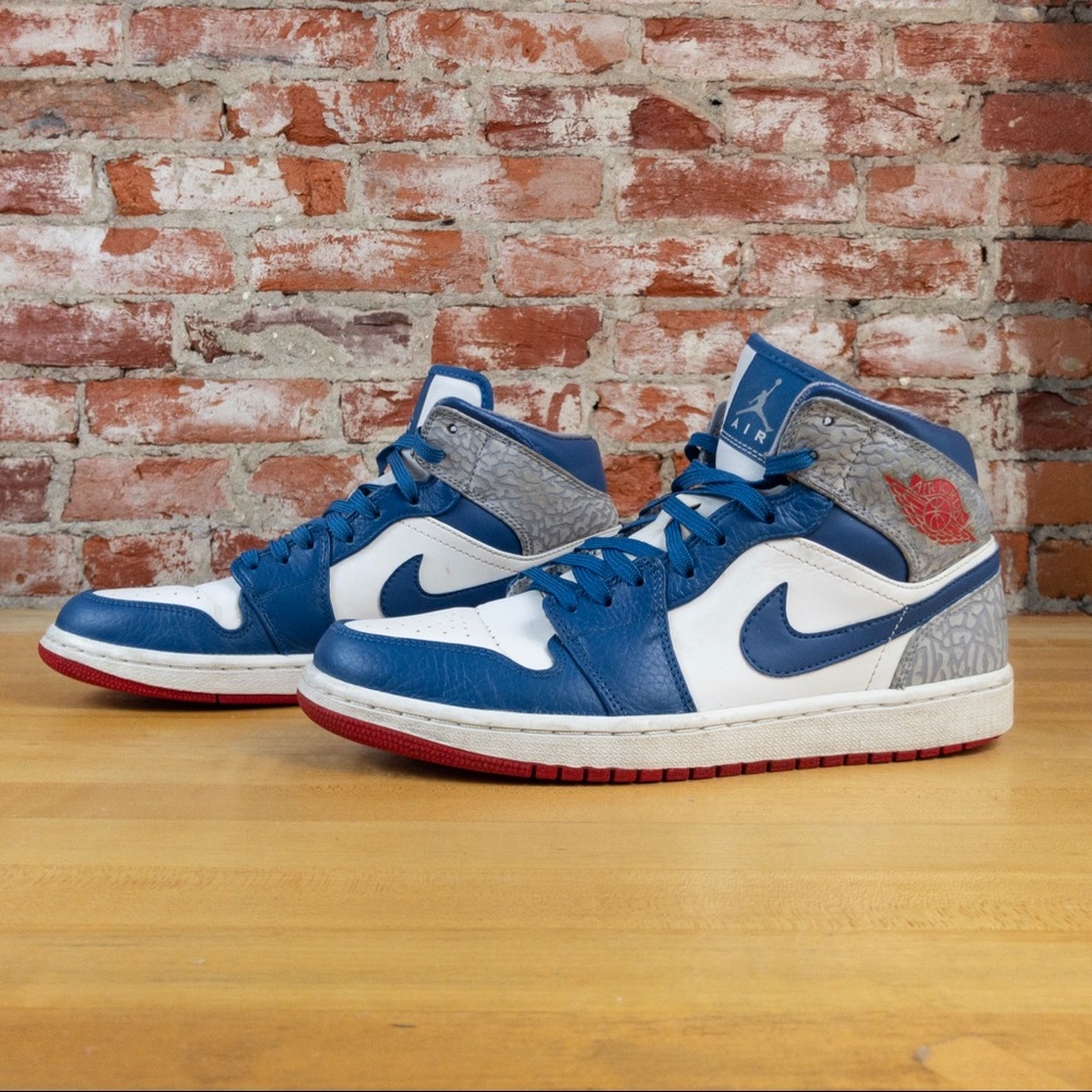 Nike Air Jordan 1 Mid ‘True Blue’ retro